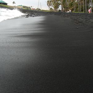 Черный пляж Пуналу