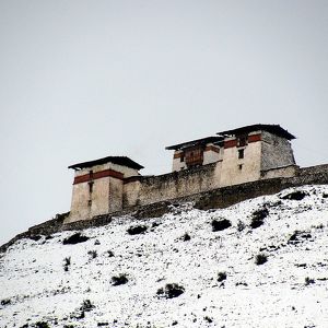 Lingzhi Yügyal Dzong